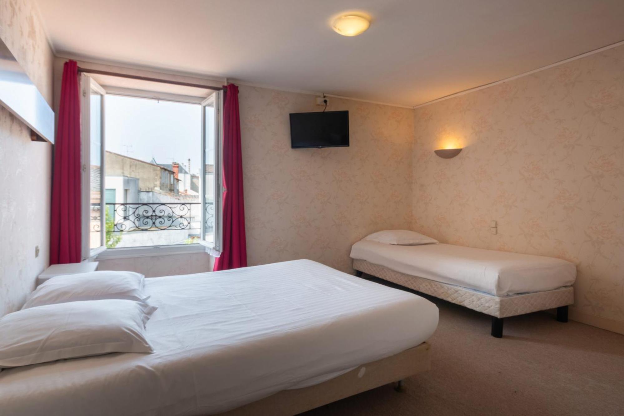 Hotel Le Cheval Blanc Saint-Maixent-lʼÉcole Buitenkant foto